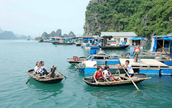 Un village de pêcheurs dans la baie de Lan Ha
