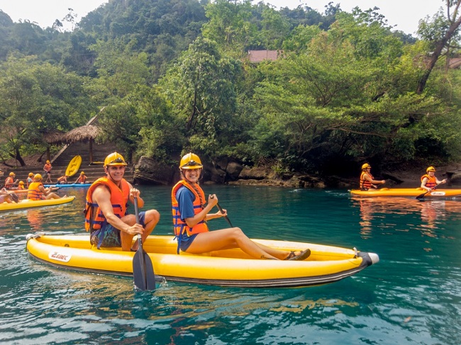 Balade en canoë-kayak à Sông CHày Hang Tối