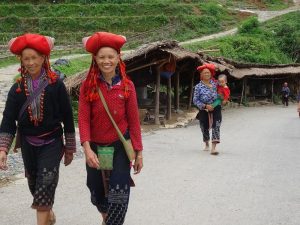 Les femmes Dao rouge du village Ta Phin