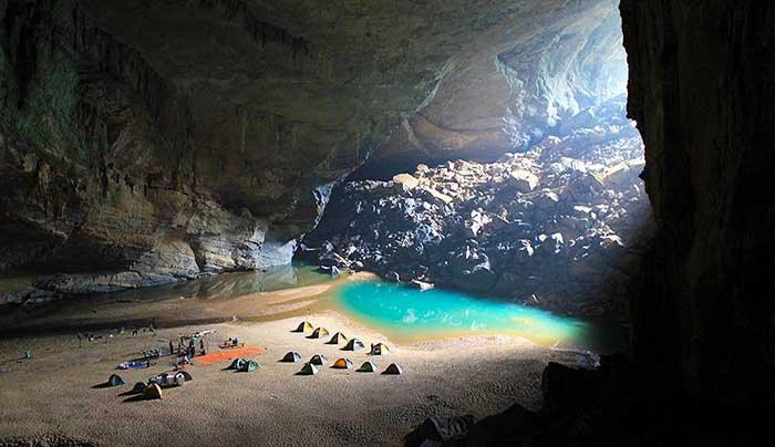 Camping dans la grotte Hang Én, au parc national de Phong Nha Ke Bang