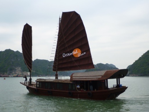 jonque Oriental Sun - croisière moins touristique sur la baie de Lan Hạ jonque Oriental Sun - croisière moins touristique sur la baie de Lan Hạ