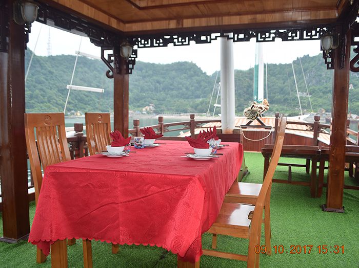 Jonque Ocean de 2 cabines (1) Restaurant - jonque Ocean