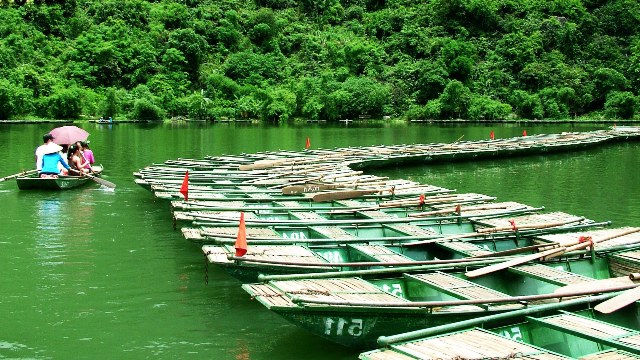 Ninh Binh - baie d'Halong terrestre - les barques à Trang An