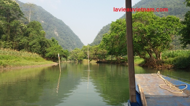 Ballade en bateau au lac Ba Be Vietnam
