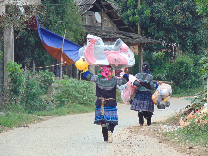 deux-femmes-hmong-a-tu-le