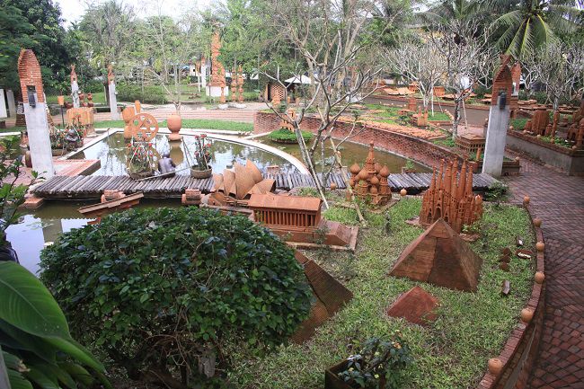 village de poterie Thanh Ha à Hoi An village de poterie Thanh Ha à Hoi An