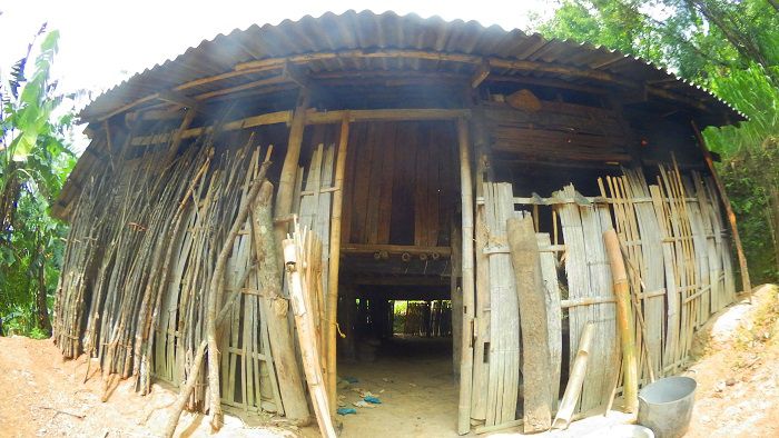 Une maison de l'ethnie Lo Lo noir à Cao Bang