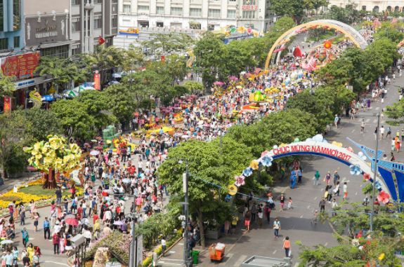 rue piétonne Nguyen Hue avant la fête du Têt 2017 Nguyen Hue pedestrian street before Tet festival 2017