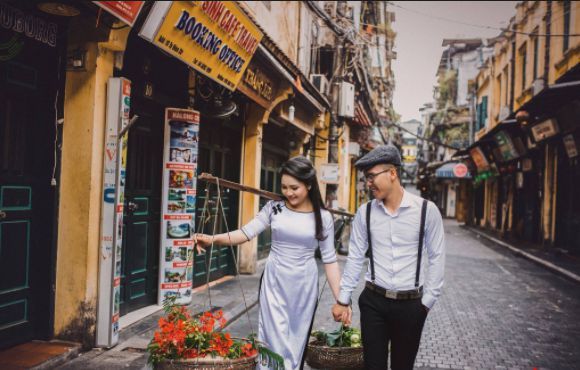 une-rue-dans-le-vieux-quartier-de-Hanoi