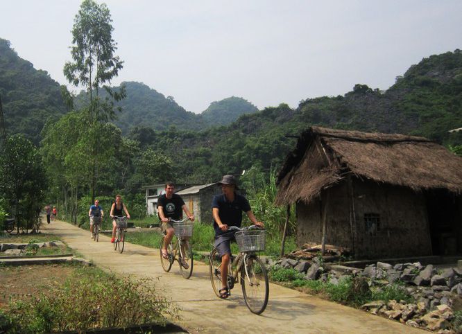 balade vélo village de pêcheurs de Viet Hai sur l'île de Cat Ba