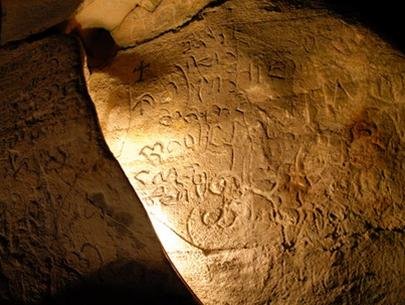 traces archéologiques dans la grotte de Phong Nha