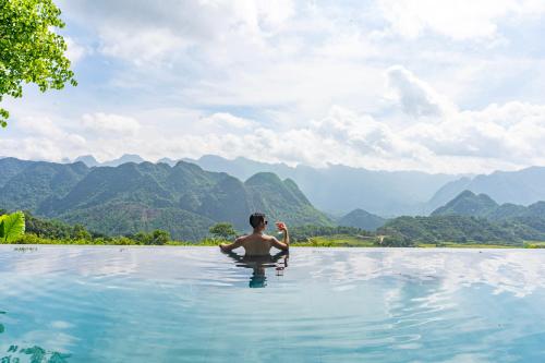 Vue depuis une piscine du Pu Luong Retreat