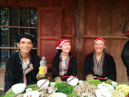 Une famille Dao Rouge à Sapa, Vietnam