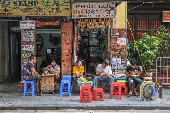 Rue Hàng Quạt dans le Vieux Quartier de Hanoï