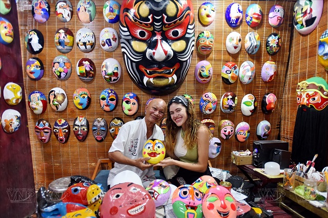 L'Atelier de Fabrication de Masques Traditionnels Tuồng à Hoi An