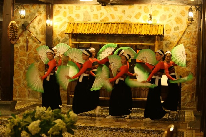 Danse "xoe" des Thai Mai Hich, Mai Chau