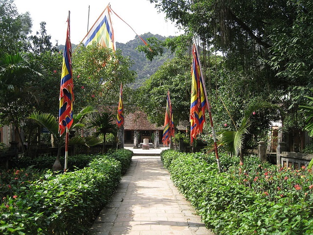 Le temple et le mausolée du roi Lê Đại Hành