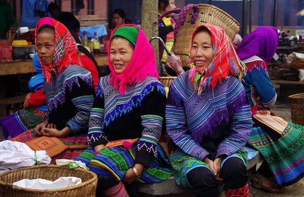 Marche ethnique de Bac Ha du dimanche