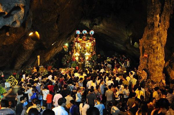 pagode des parfums - dans la grotte de Huong Tich