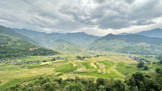 Vallée de Lìm Mông vue depuis l'aire de repos du col de Khau Phạ.