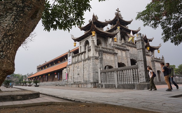 cathedrale en pierre de Phat Diem en province de Ninh Binh