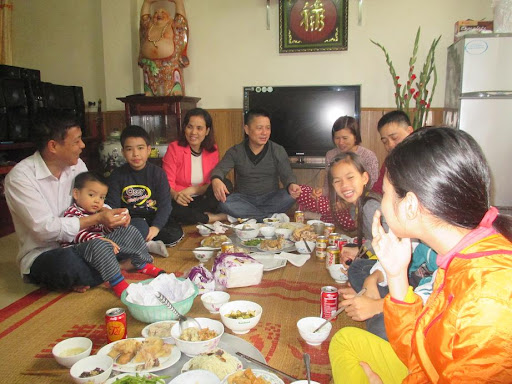 Repas traditionnel vietnamien