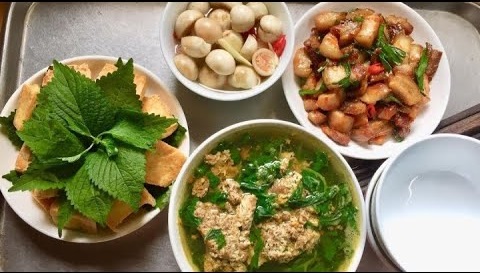 un repas vietnamien typique en été
