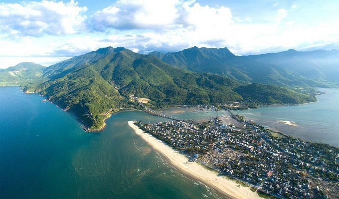 La baie de Lăng Cô vue d’en haut