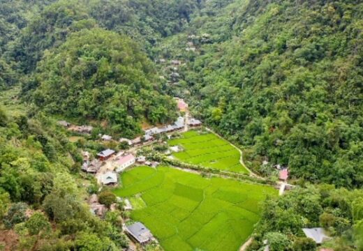 Village Kho Muong dans la réserve naturelle de Pu Luong