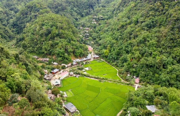 Village Kho Muong dans la réserve naturelle de Pu Luong
