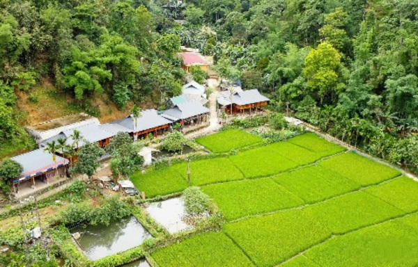 Village Kho Muong dans la réserve naturelle de Pu Luong