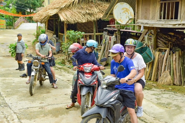Village Kho Muong dans la réserve naturelle de Pu Luong