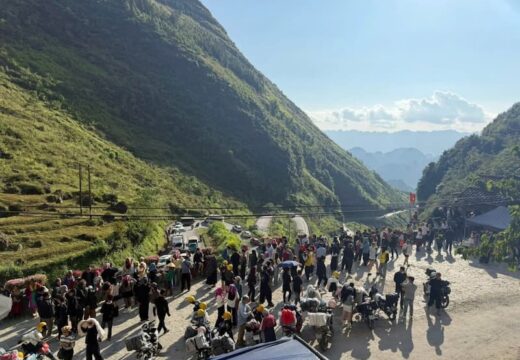 Embouteillages-et-manque-hébergements-Ha-Giang