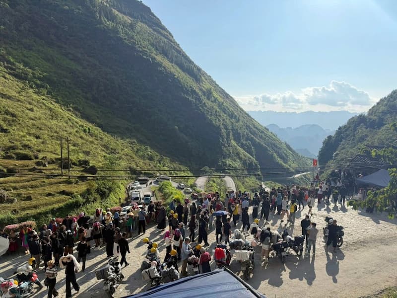 Embouteillages-et-manque-hébergements-Ha-Giang